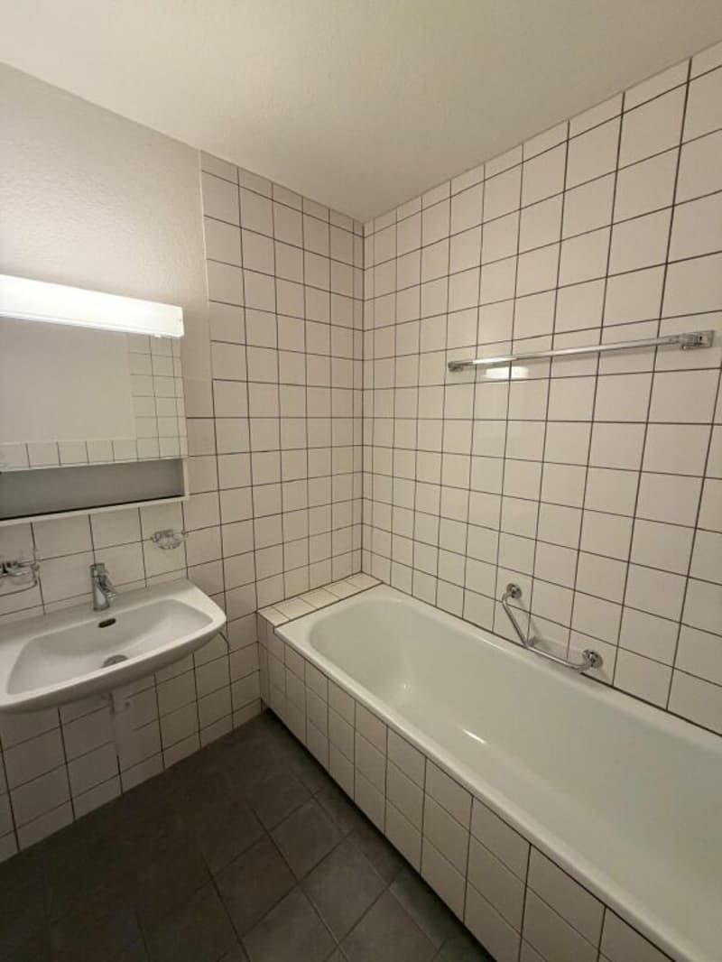 Bel appartement lumineux 4 pièces avec balcon & vue sur les montagnes dans un emplacement central à Chur (11)