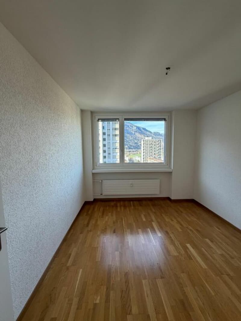Bel appartement lumineux 4 pièces avec balcon & vue sur les montagnes dans un emplacement central à Chur (6)