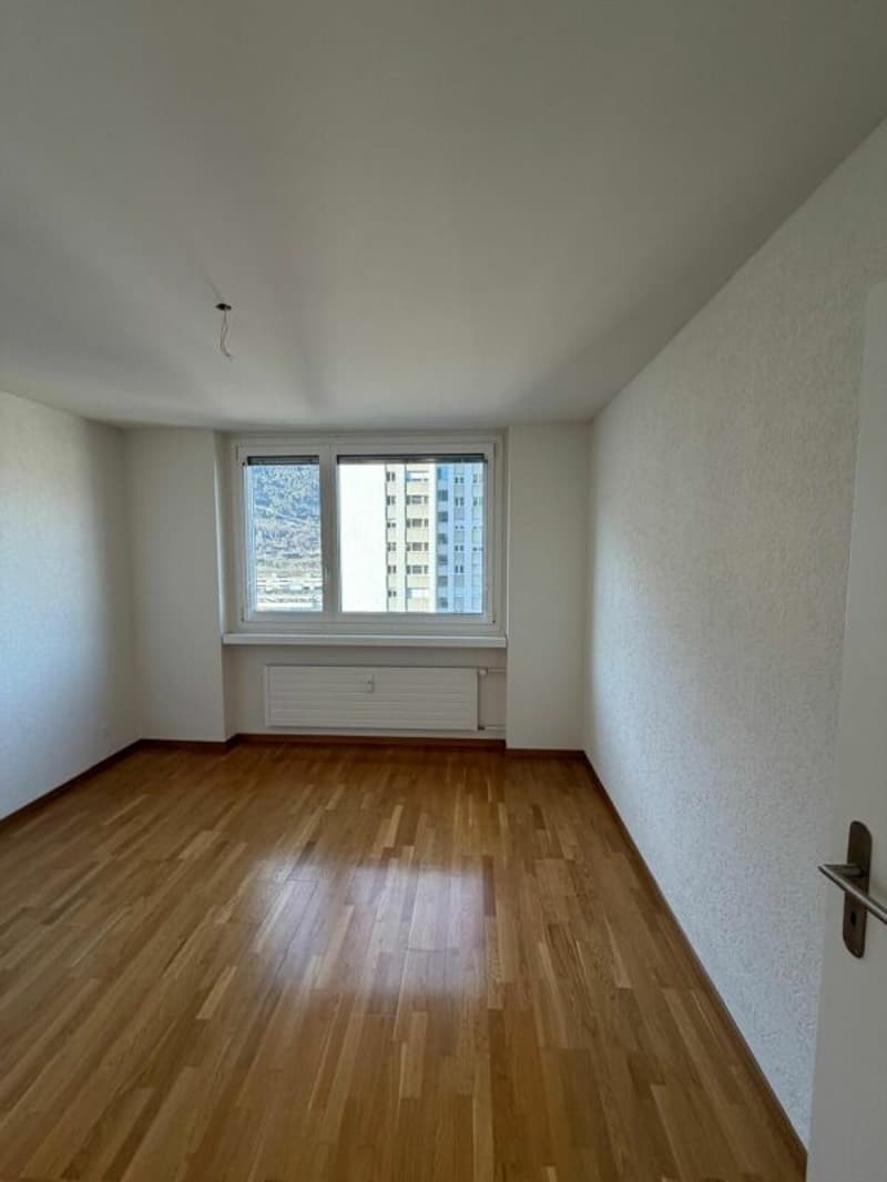 Bel appartement lumineux 4 pièces avec balcon & vue sur les montagnes dans un emplacement central à Chur (9)