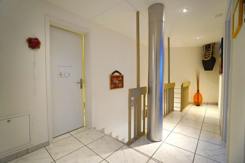 Detached double-family house with studio; plenty of space to live (8)