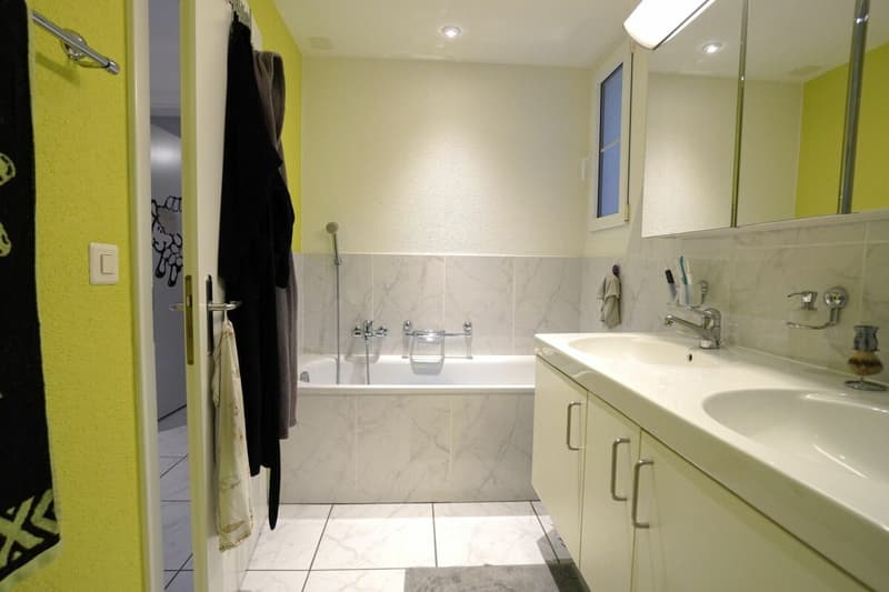 Detached double-family house with studio; plenty of space to live (10)