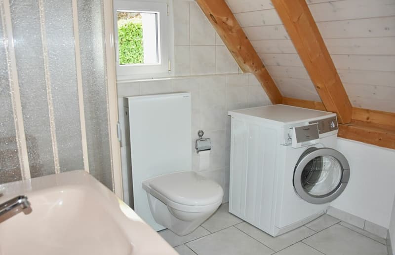 Detached double-family house with studio; plenty of space to live (14)