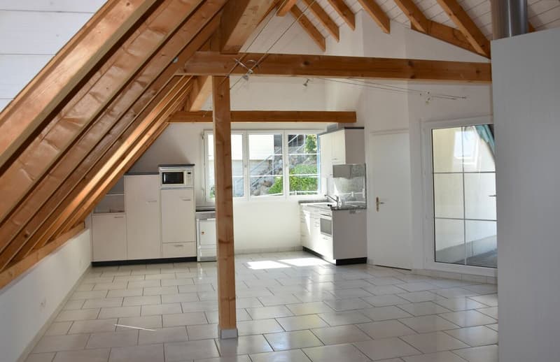 Detached double-family house with studio; plenty of space to live (12)
