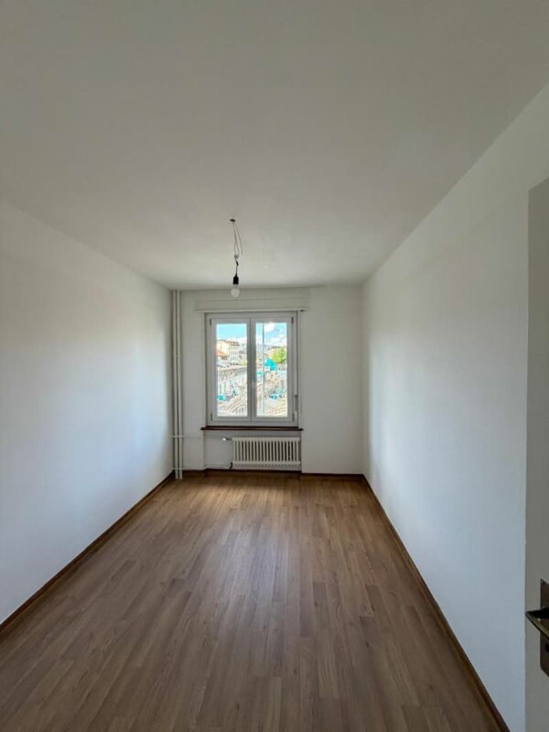 Schönes modernes 4,5-Zimmer-Apartment zur sofortigen Miete! (9)