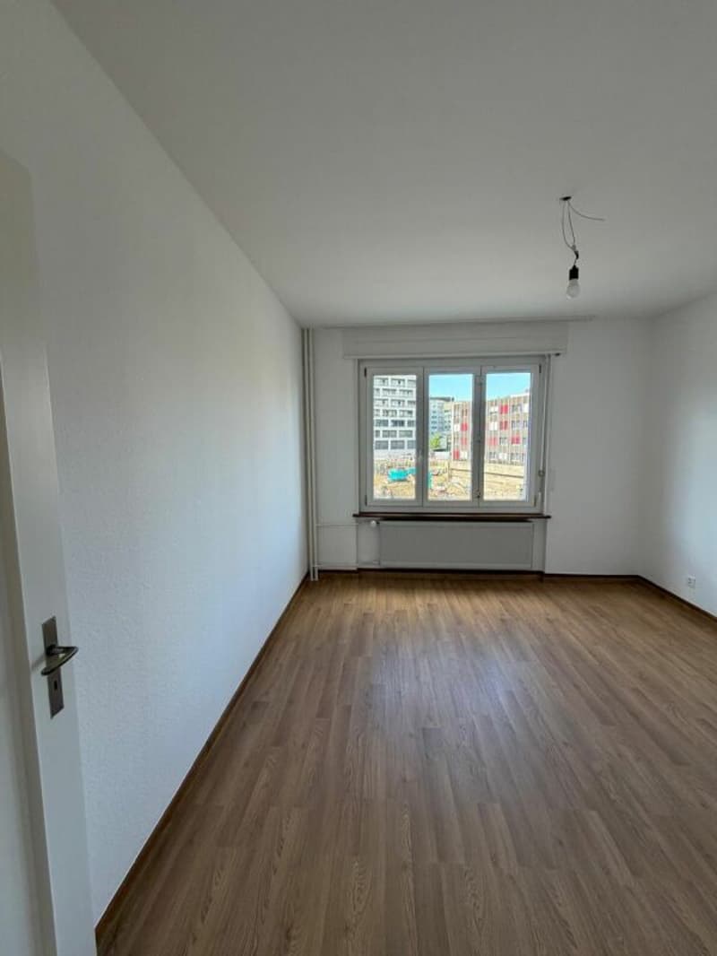 Schönes modernes 4,5-Zimmer-Apartment zur sofortigen Miete! (11)