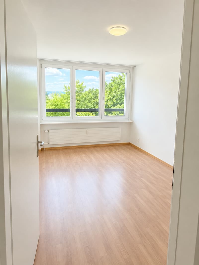 Helle 4.5-Zimmer-Wohnung mit Balkon in Nidau – sofort verfügbar! (5)