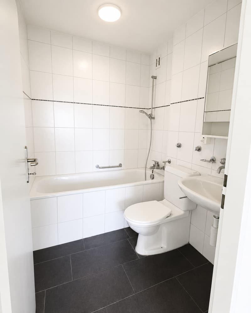 Bright 5.5-room apartment on the 6th floor with balcony and panoramic view in Biel (9)
