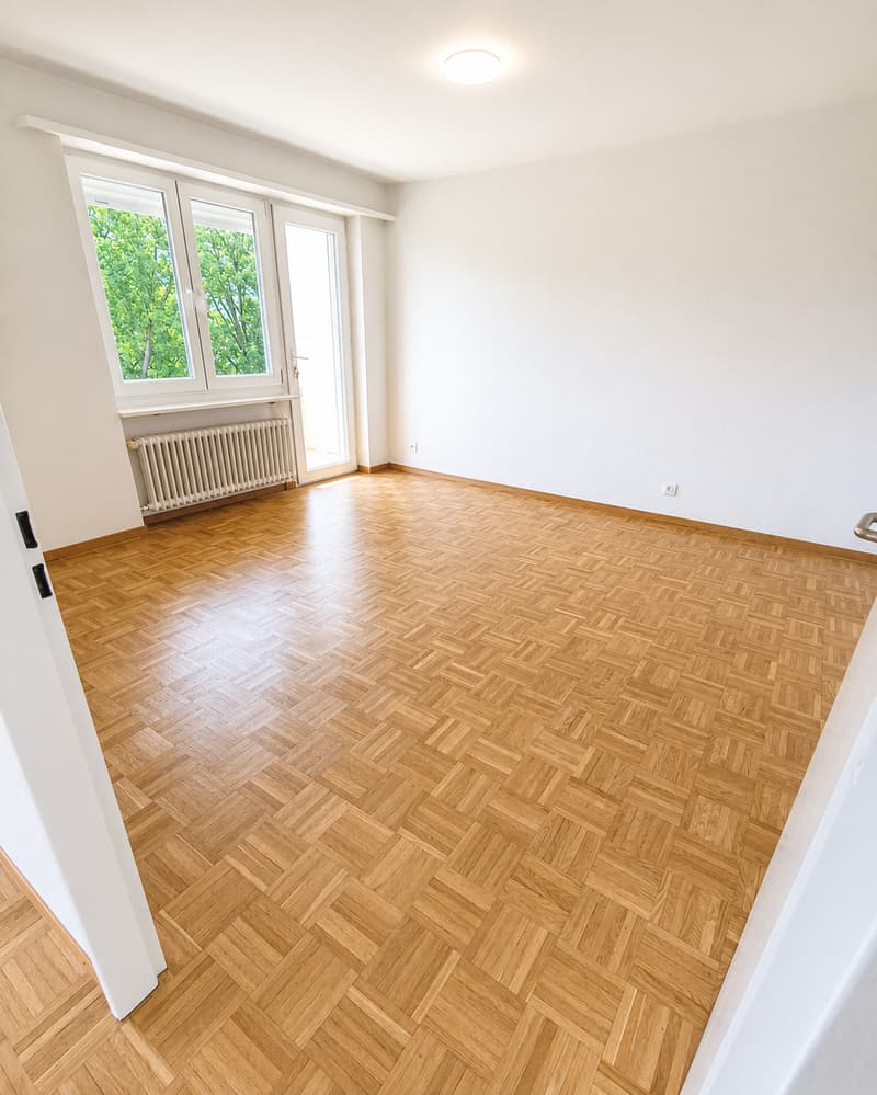 Bright 5.5-room apartment on the 6th floor with balcony and panoramic view in Biel (6)