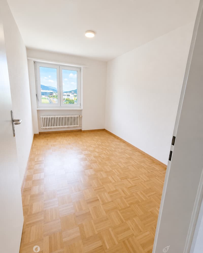 Helle 5.5-Zimmer-Wohnung im 6. OG mit Balkon und Weitblick in Biel (4)