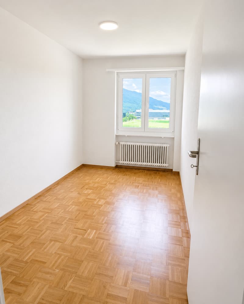 Bright 5.5-room apartment on the 6th floor with balcony and panoramic view in Biel (5)