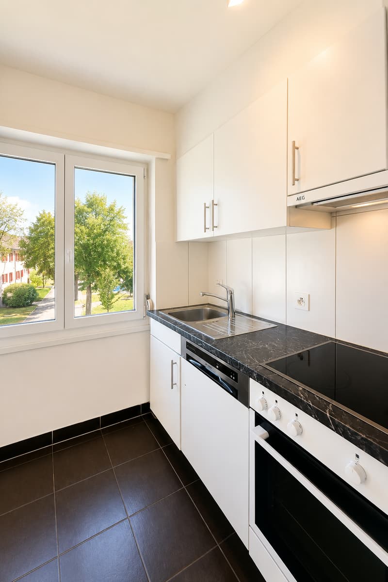 Appartement lumineux 3.5 pièces avec balcon à Biel – disponible immédiatement ! (2)