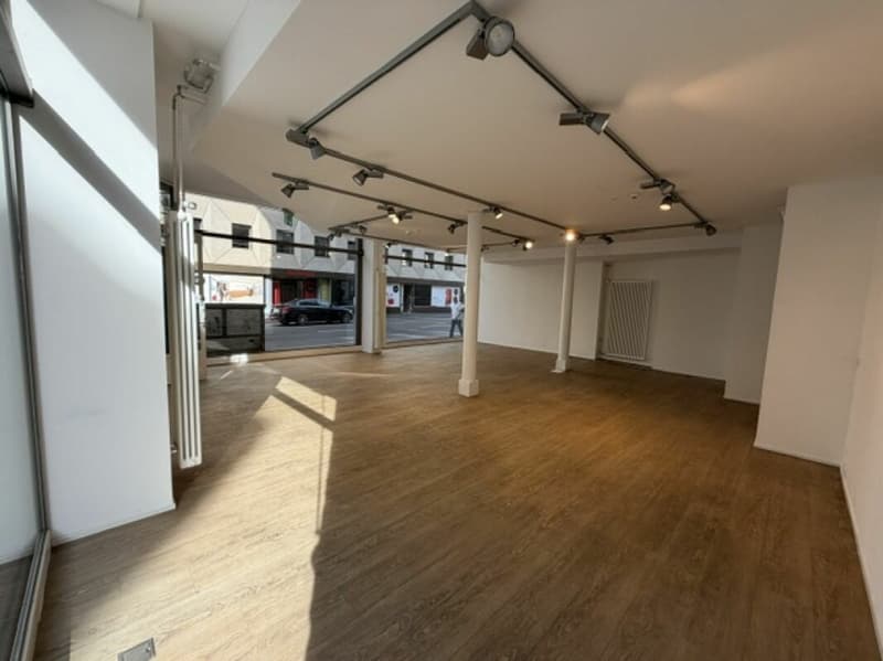 Retail space on the ground floor southwest corner (5)