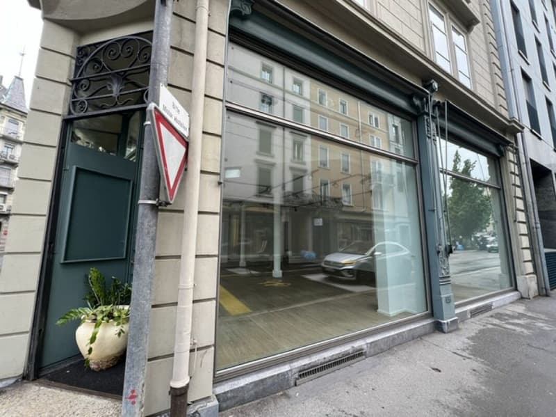 Retail space on the ground floor southwest corner (2)