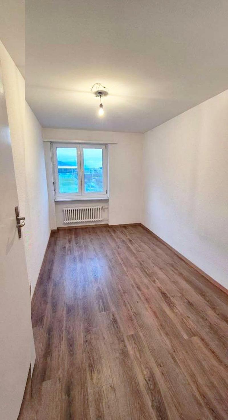 Charming 4.5-room apartment with balcony in Biel (5)