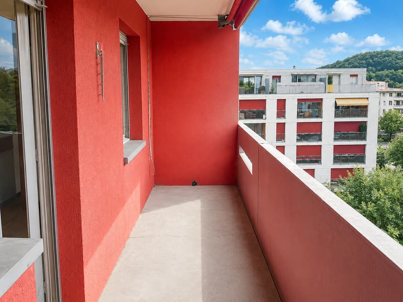 Bright 3.5-room apartment with balcony and city view in Biel (6)