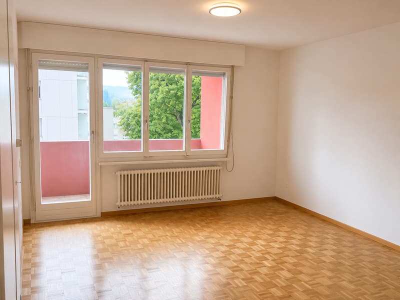 Bright 3.5-room apartment with balcony and city view in Biel (4)