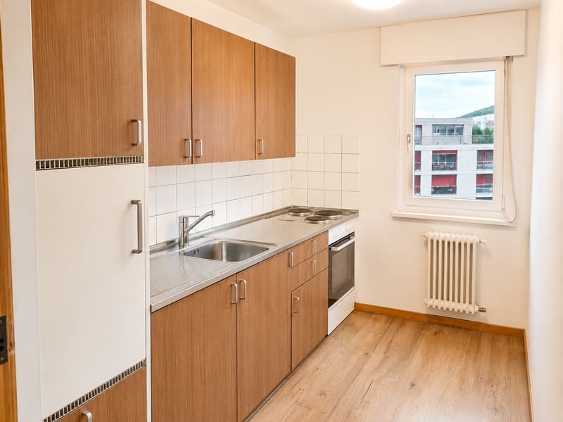 Bright 3.5-room apartment with balcony and city view in Biel (1)