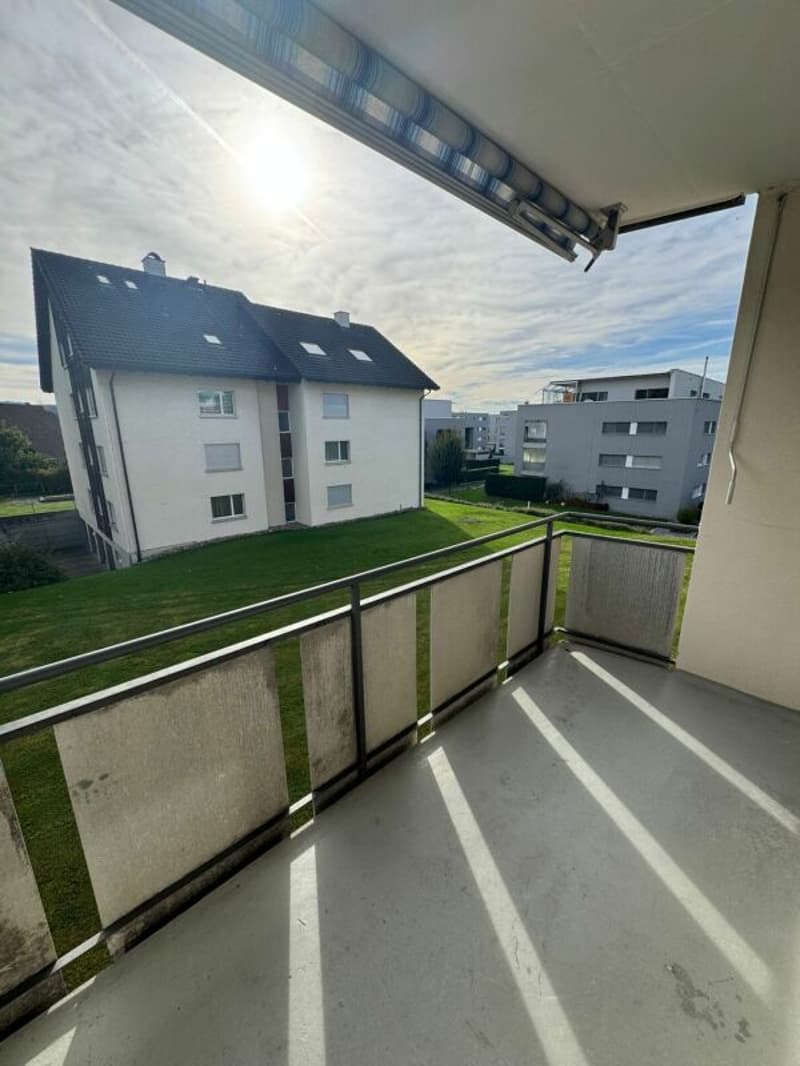 Grand et abordable appartement 3 pièces disponible immédiatement ! (2)
