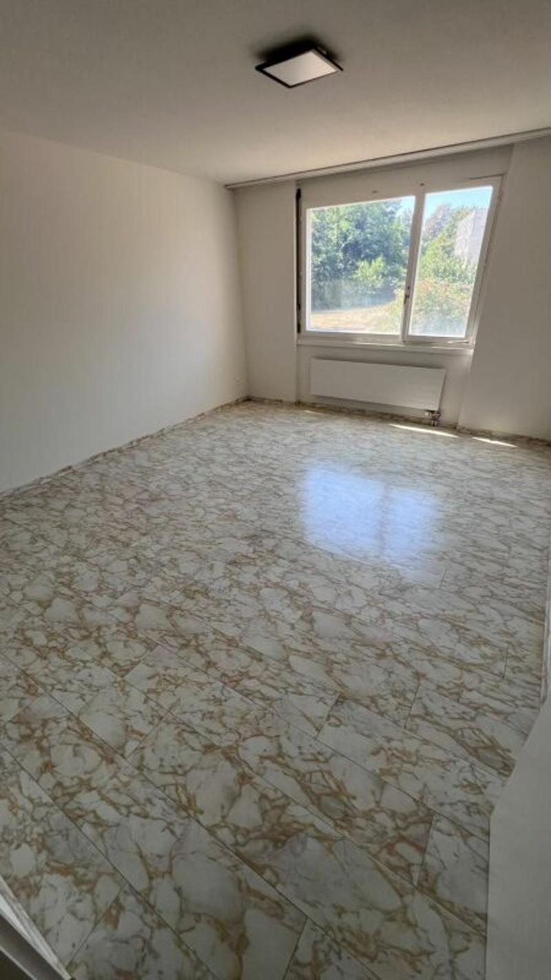 schöne helle 2 1/2 Zimmer Wohnung (3)