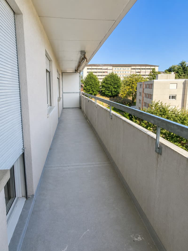 Spacieux appartement de 5 pièces avec balcon et belle vue à Fribourg (12)