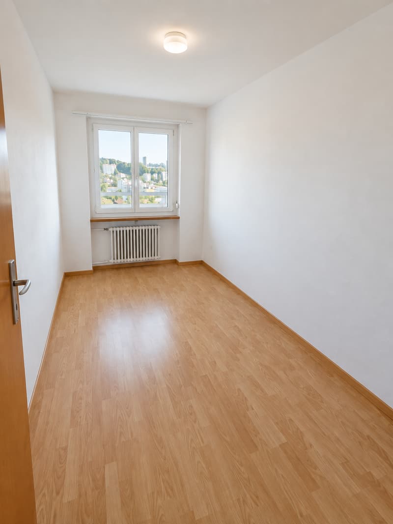 Spacieux appartement de 5 pièces avec balcon et belle vue à Fribourg (8)