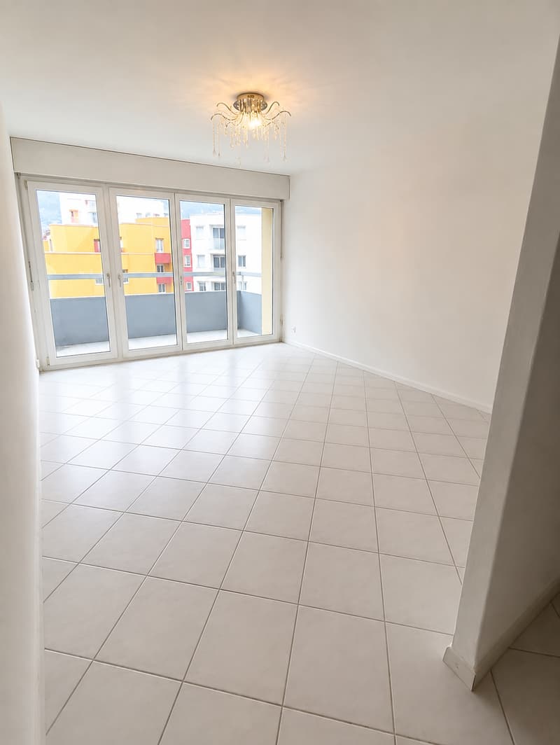 Helle 2.5-Zimmer-Wohnung mit Balkon und Bergblick in Nidau – sofort verfügbar! (4)