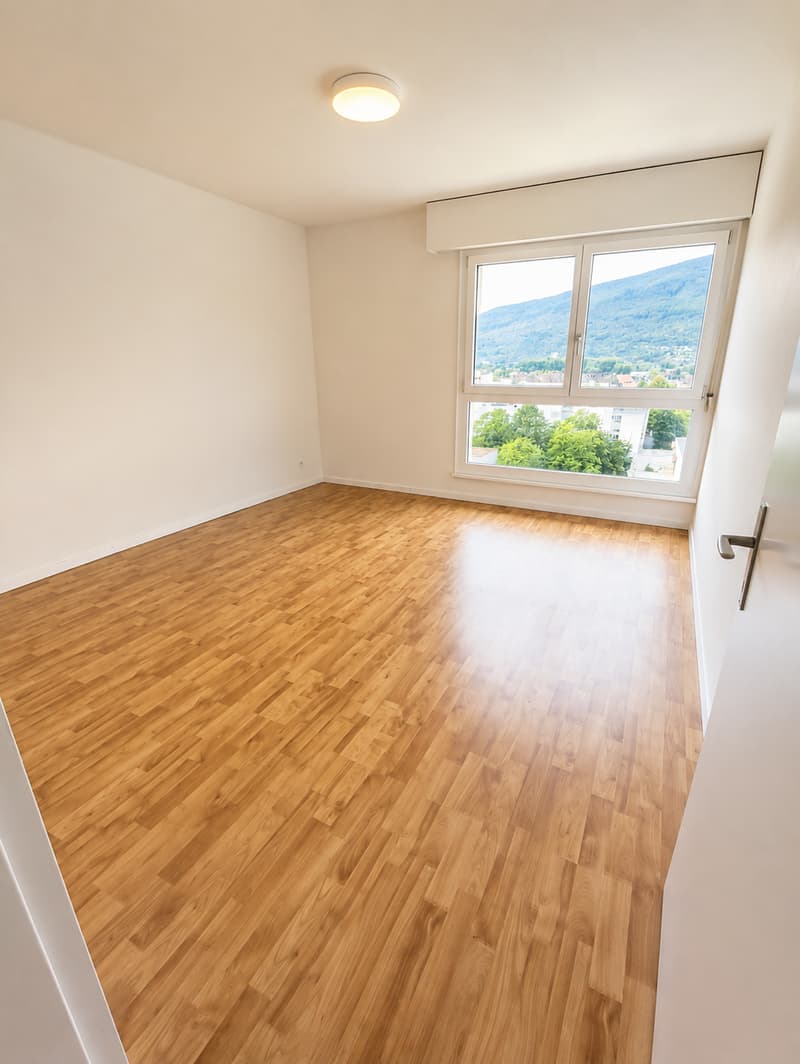 Geräumige 3.5-Zimmer-Maisonette-Wohnung mit Balkon und Bergblick in Nidau (3)