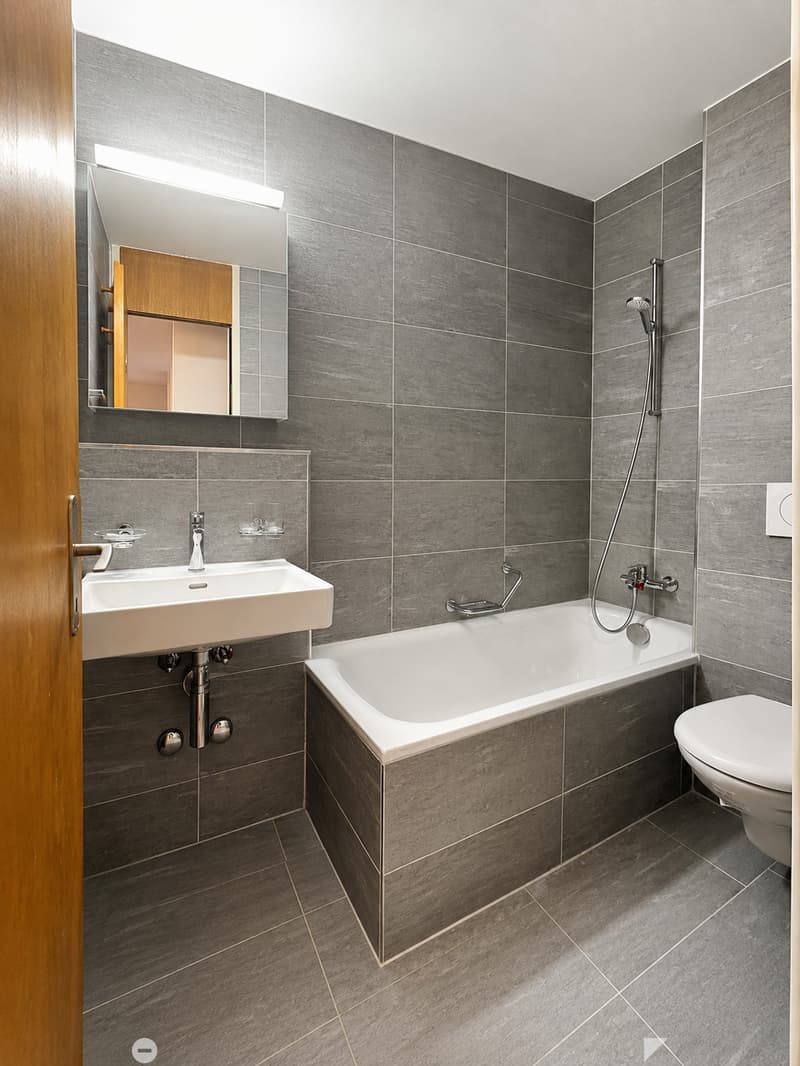Helle 3.5-Zimmer-Wohnung mit Balkon in Biel – sofort verfügbar! (6)