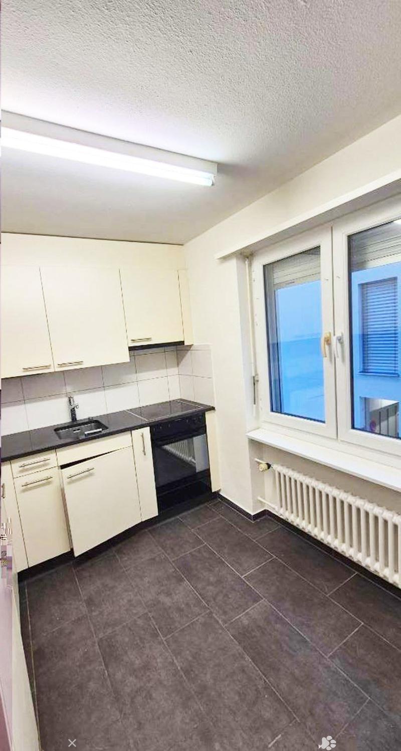 Charmante 4.5-Zimmer-Wohnung mit Balkon in Biel (2)