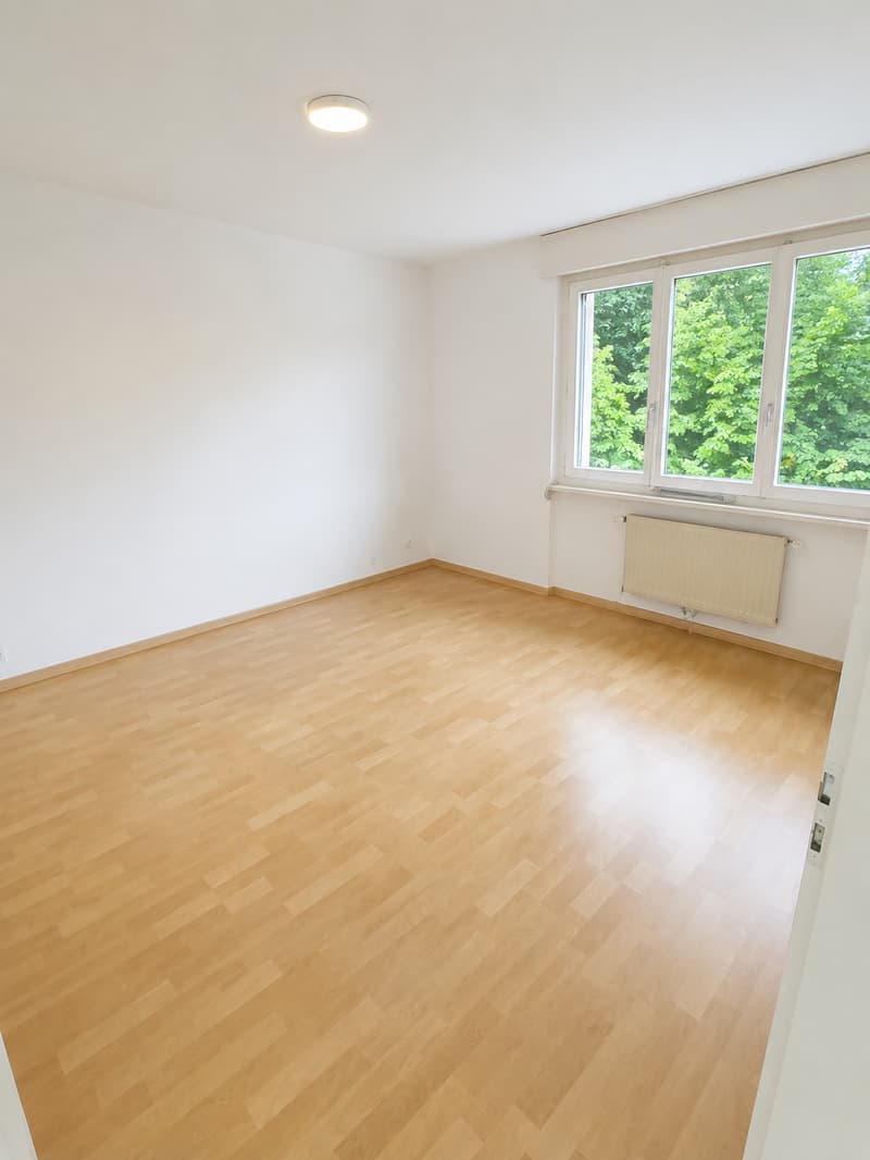Spacieux 3,5 pièces à Fribourg – Vue sur la verdure, balcon et garage : votre futur chez-vous ! (5)