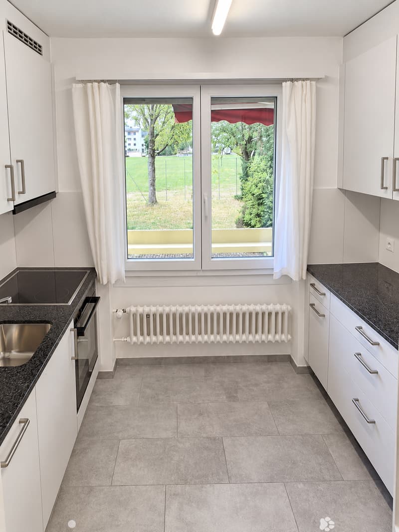 Helle 2.5-Zimmer-Wohnung mit Balkon in Biel – sofort verfügbar! (3)