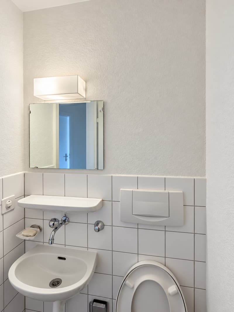 Helle 4.5-Zimmer-Wohnung mit Balkon im 6. OG in Nidau – ab sofort verfügbar! (7)