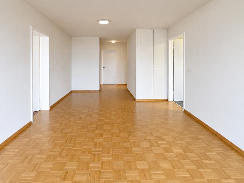 Helle 4.5-Zimmer-Wohnung mit Balkon im 6. OG in Nidau – ab sofort verfügbar! (3)