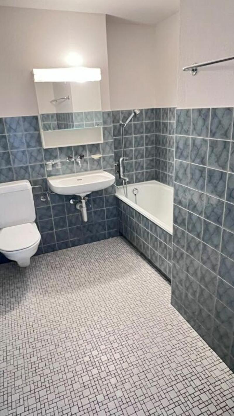 Schöne helle 2 1/2 Zimmer Wohnung (8)