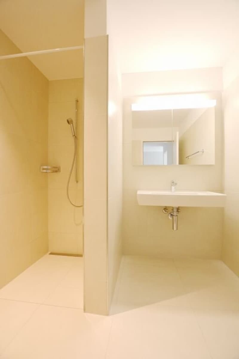 Badezimmer mit Dusche