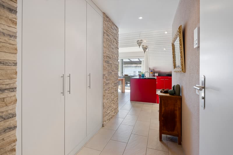 Oasi residenziale moderna con vista panoramica e terrazza soleggiata (10)