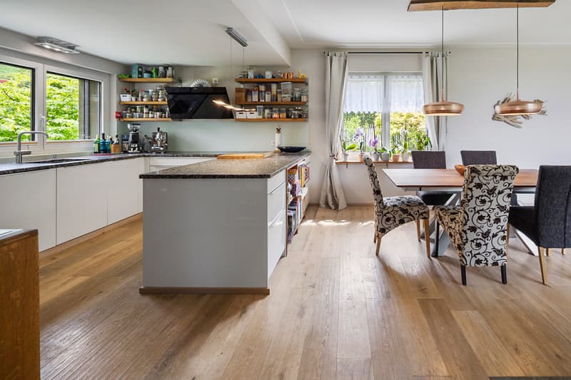 Sunny residential idyll in a preferred location with excellent views (6)