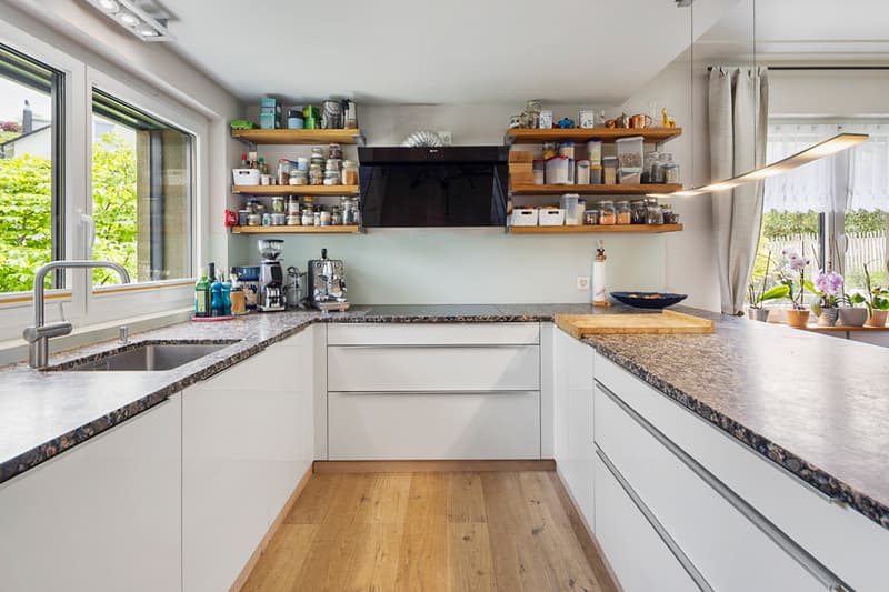 Sunny residential idyll in a preferred location with excellent views (7)