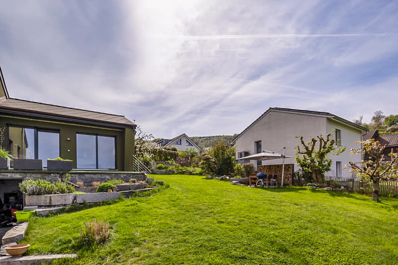 Sunny residential idyll in a preferred location with excellent views (2)