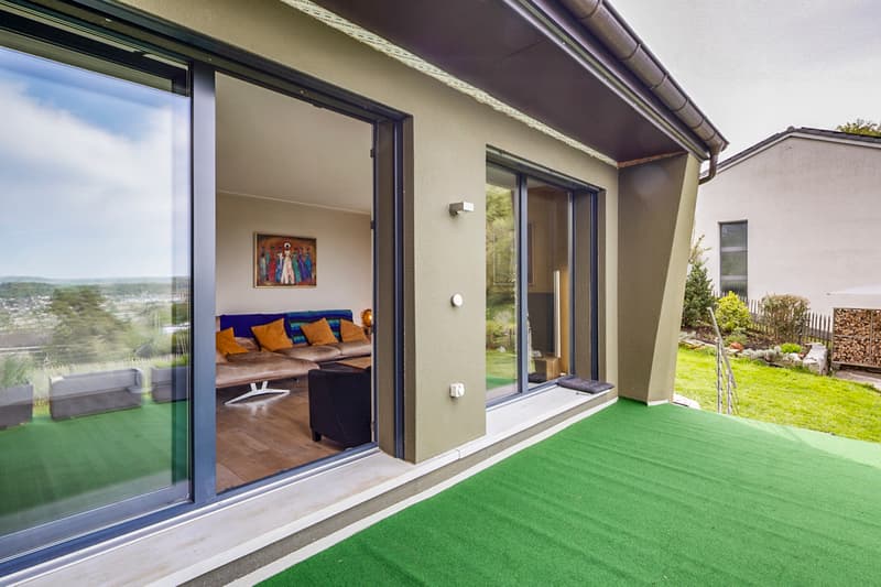 Sunny residential idyll in a preferred location with excellent views (3)