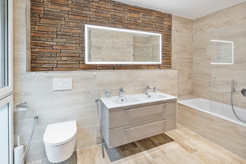 Versatile space wonder with separate apartment and many possibilities (13)