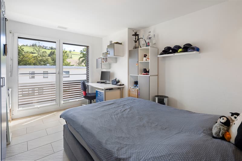 Joyau résidentiel lumineux avec vue lointaine et terrasse ensoleillée (7)