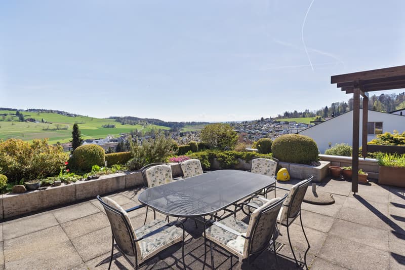 Dream view with garden and numerous possibilities (2)