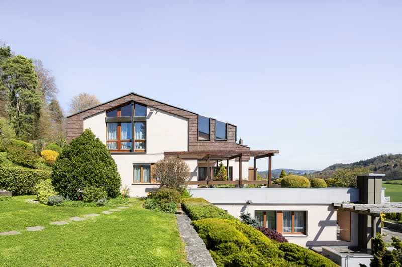 Dream view with garden and numerous possibilities (1)