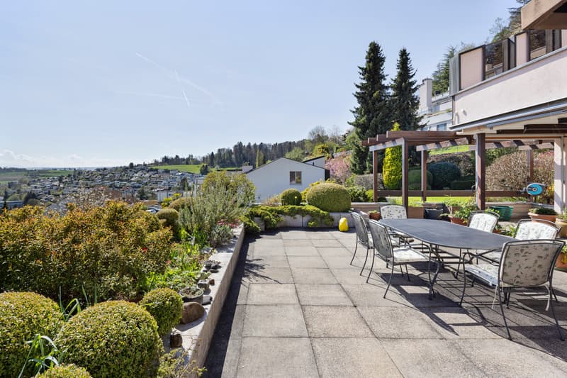 Dream view with garden and numerous possibilities (3)