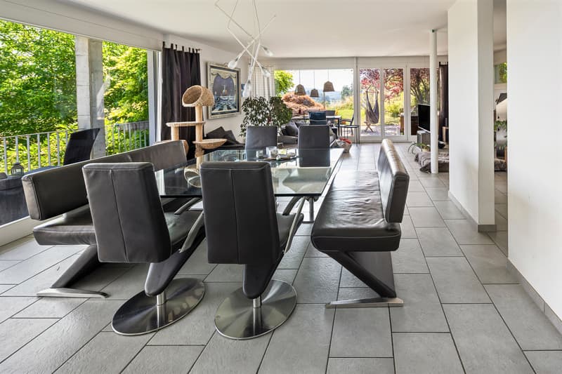 Spacious residential house with unobstructable far-reaching views and large surroundings (5)