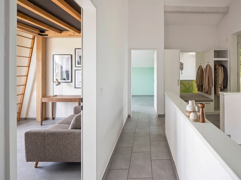 Spacious residential house with unobstructable far-reaching views and large surroundings (11)