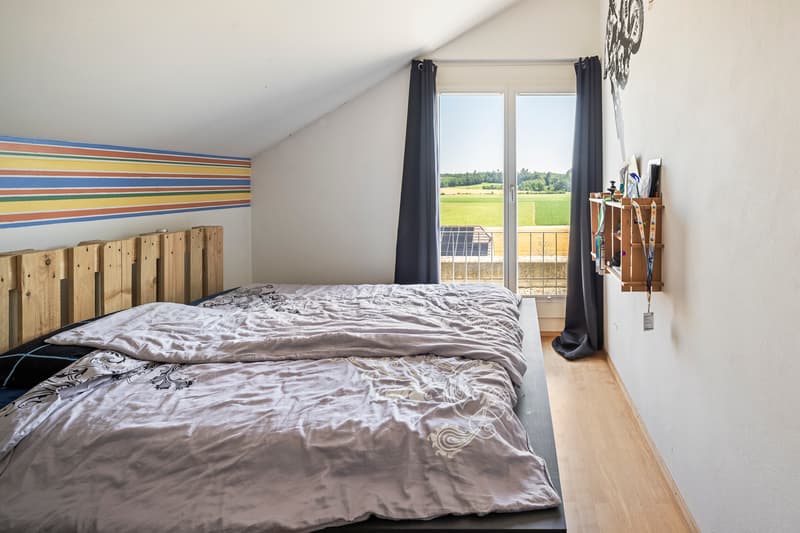 Spacious residential house with unobstructable far-reaching views and large surroundings (8)