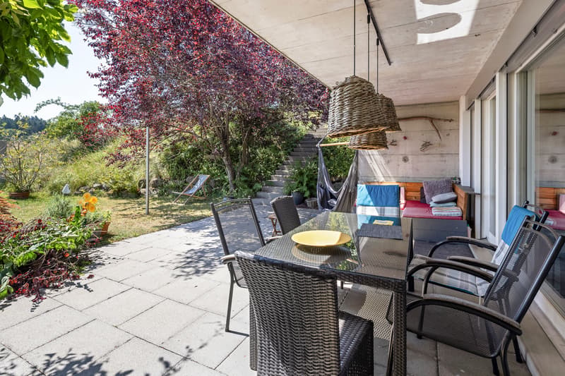 Spacious residential house with unobstructable far-reaching views and large surroundings (2)