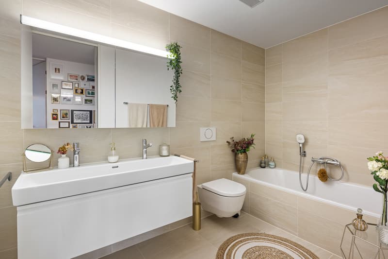 Spacious living with terrace and potential for an additional room (12)